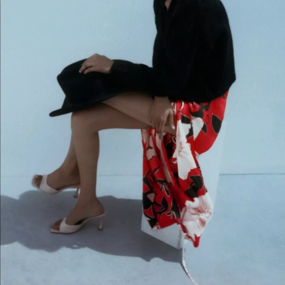 LAST NWT ZARA RED FLORAL HIGH WAIST MIDI SATIN SKIRT - Picture 10 of 12